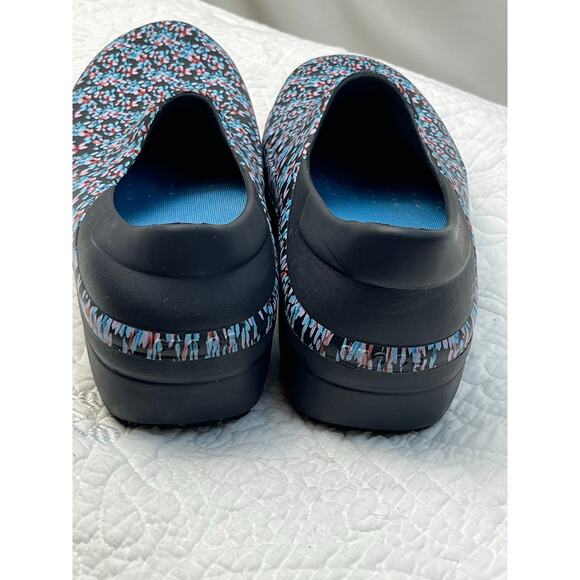 Crocs Women’s Size 9 Floral-Print Triple-Comfort Rubber Clogs – Lightweight EVA - Picture 4 of 10